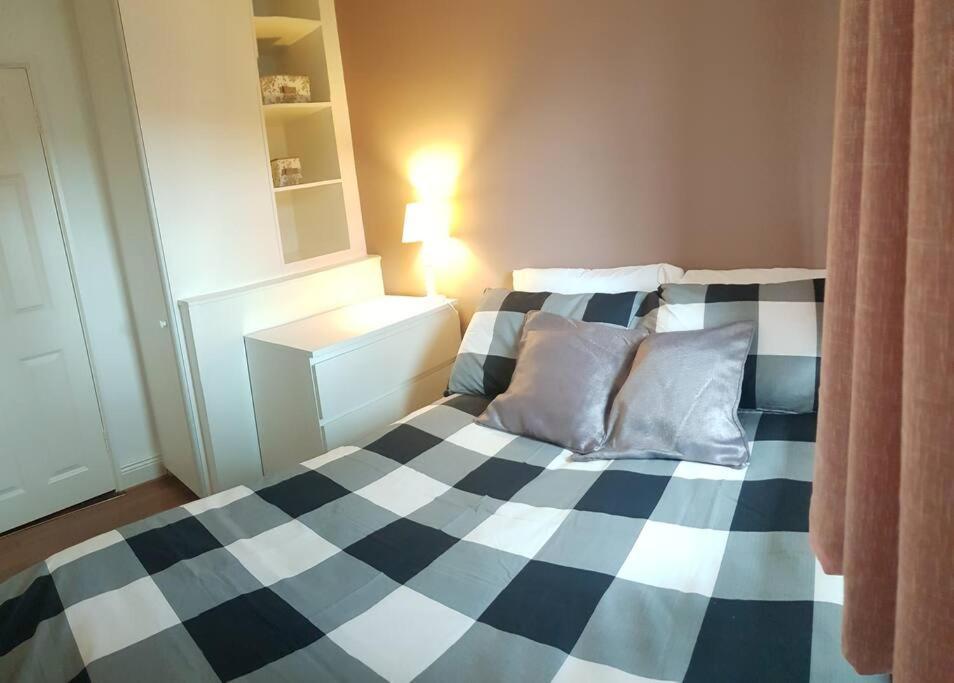 3 Bedroom 3 Bathroom House, Dublin Lucan Eksteriør billede