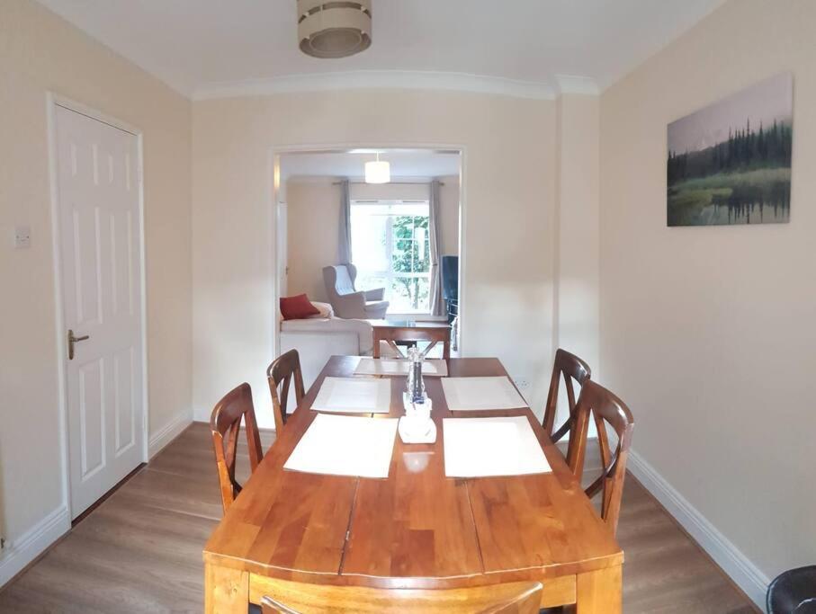 3 Bedroom 3 Bathroom House, Dublin Lucan Eksteriør billede